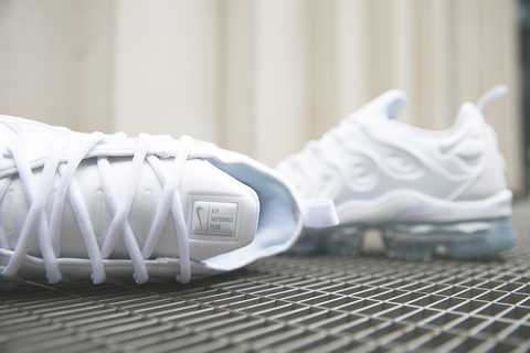 Nike vapormax store plus white platinum