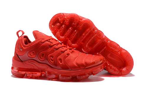 red nike vapor max