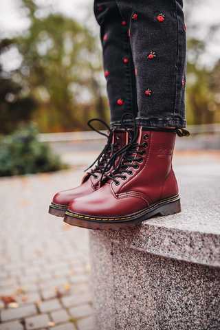 Dr martens 149 2025 cherry red