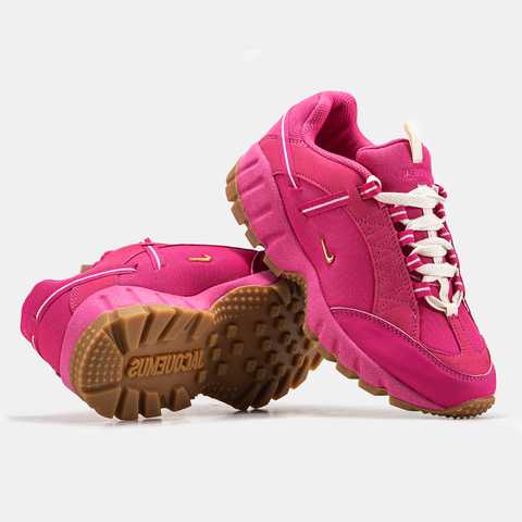 Nike hot sale humara womens