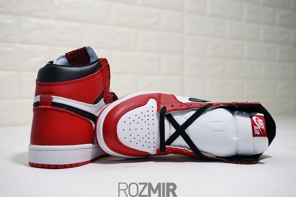 Кроссовки Air Jordan 1 Retro High OG Chicago "White/Black-Varsity Red" 555088-101
